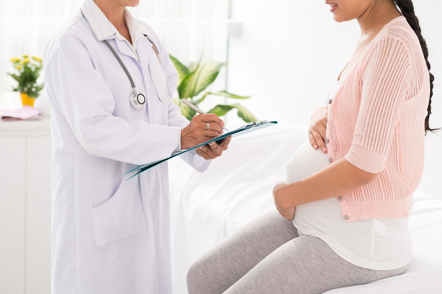 pregnant woman visiting doctor